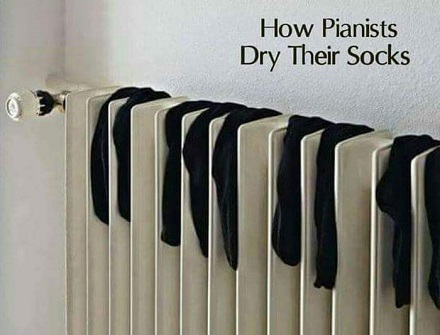 How pianists dry their sockes